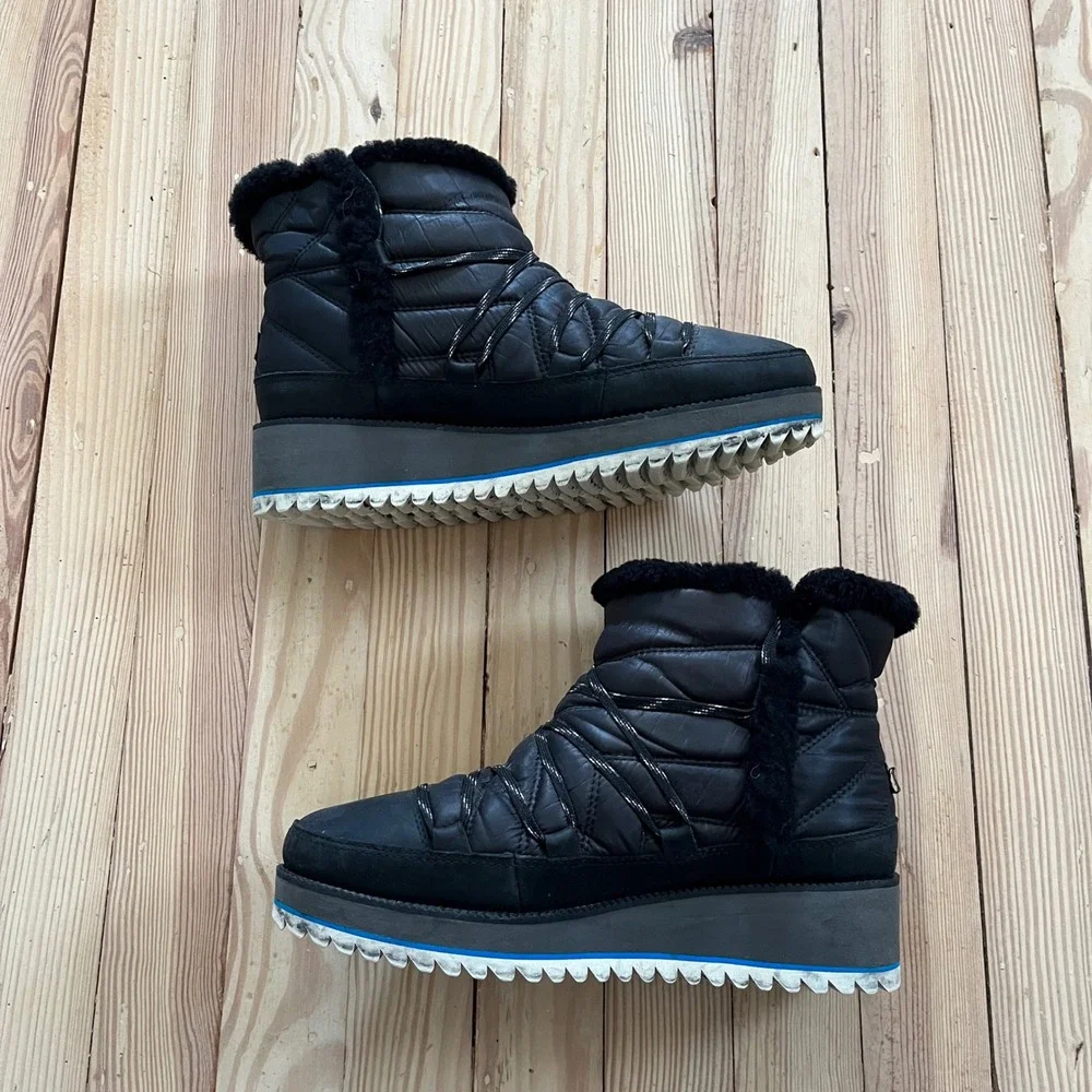 UGG‎ Cayden Waterproof Snow Boot Black Quilted Puffer Fur Trim 1098576 womens 9